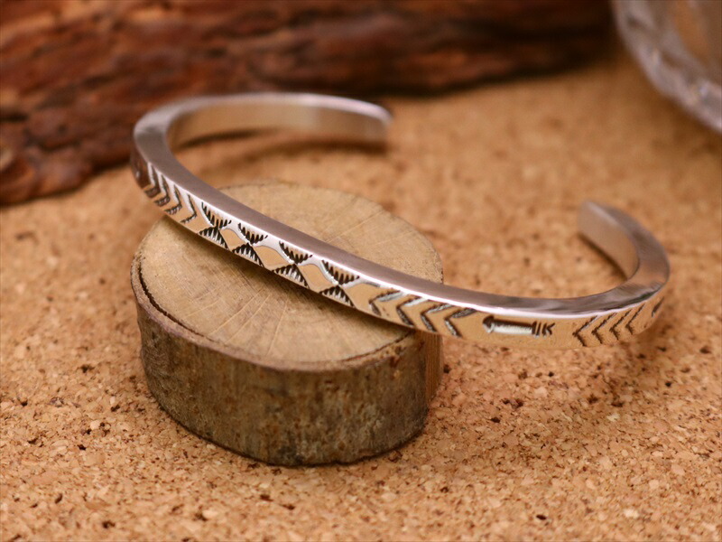 シルバー バングル」の人気商品一覧 | 安い商品を通販サイトから探す