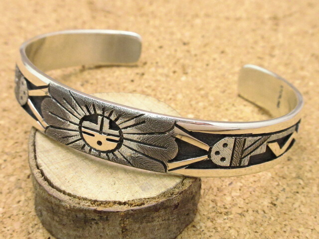 ホピ族　オーバーレイ　スターリングシルバー　バングル(使用済) ホピ族 シルバーバングル rain & wind by Merle Namoki オーバーレイ