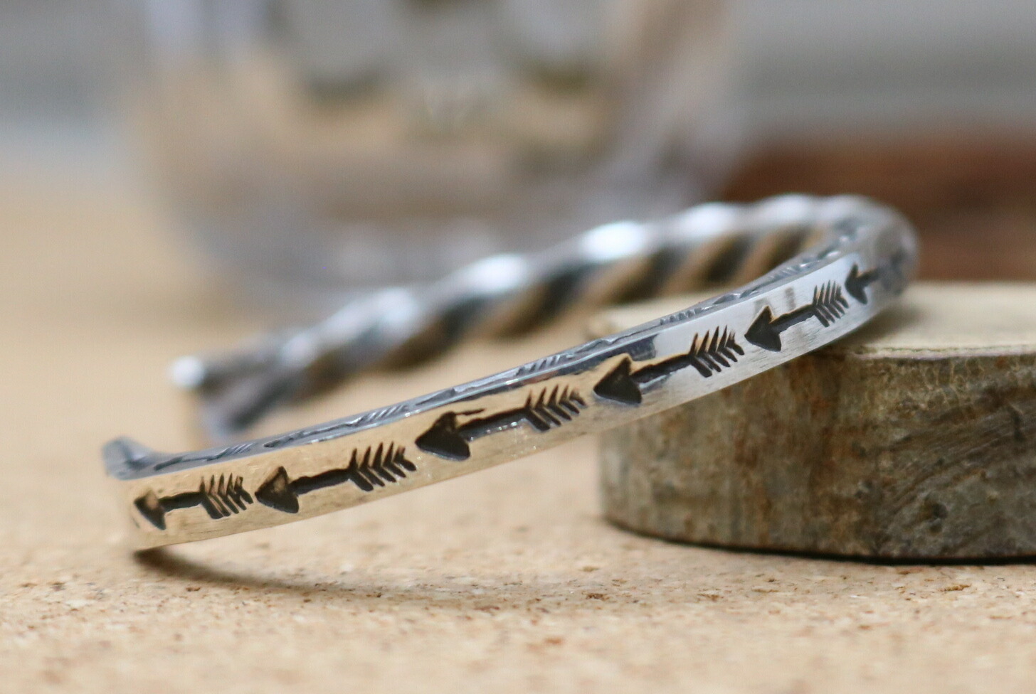 ナバホ スワスティカ シルバーバングル サンシャインリーブス