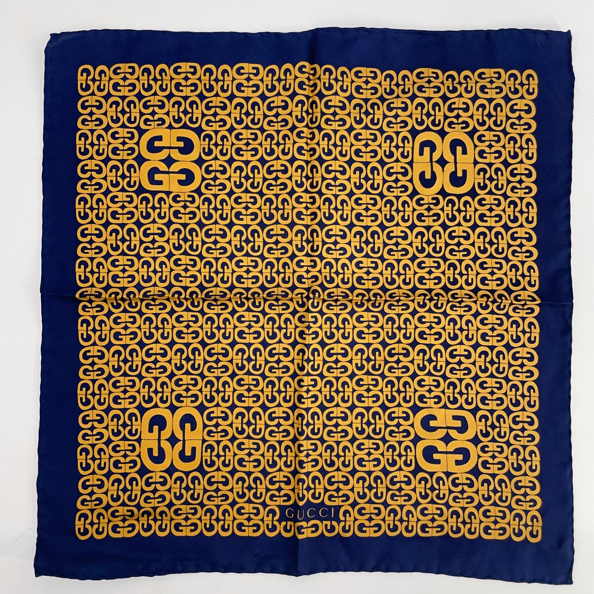 楽天市場】美品 GUCCI グッチ ロゴ 総柄 GG シルク スカーフ ネイビー