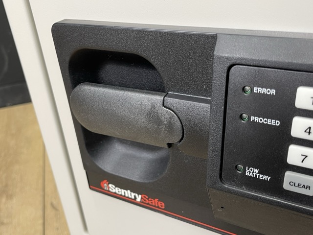 楽天市場】セントリー 耐火金庫 【中古】 Sentry Safe SB0507 テンキー