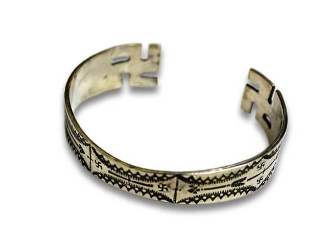 楽天市場】【CHOOKE/チョーク】「Swastika Sheet Stamp Bangle
