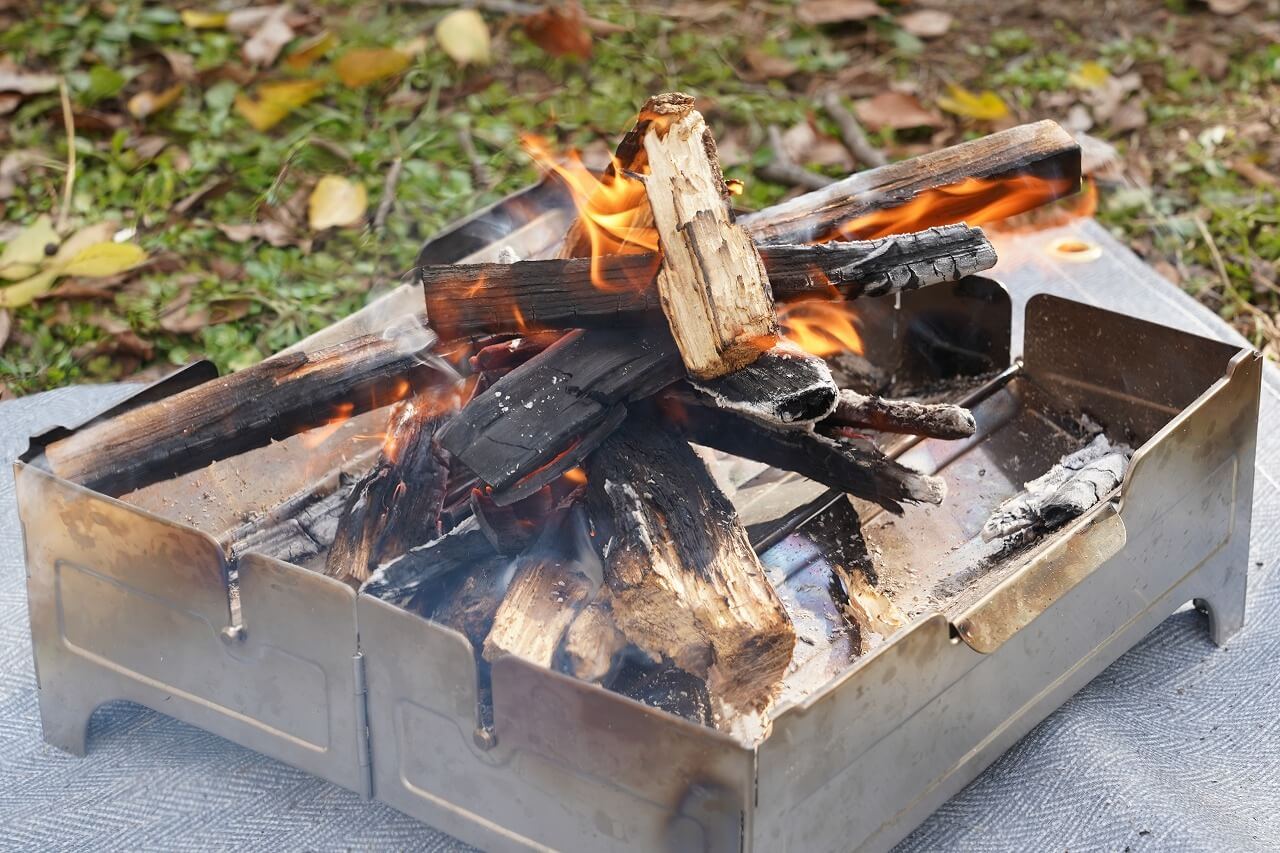 安定感抜群！しかも軽量＆コンパクトな焚き火台 ウルフ＆グリズリー