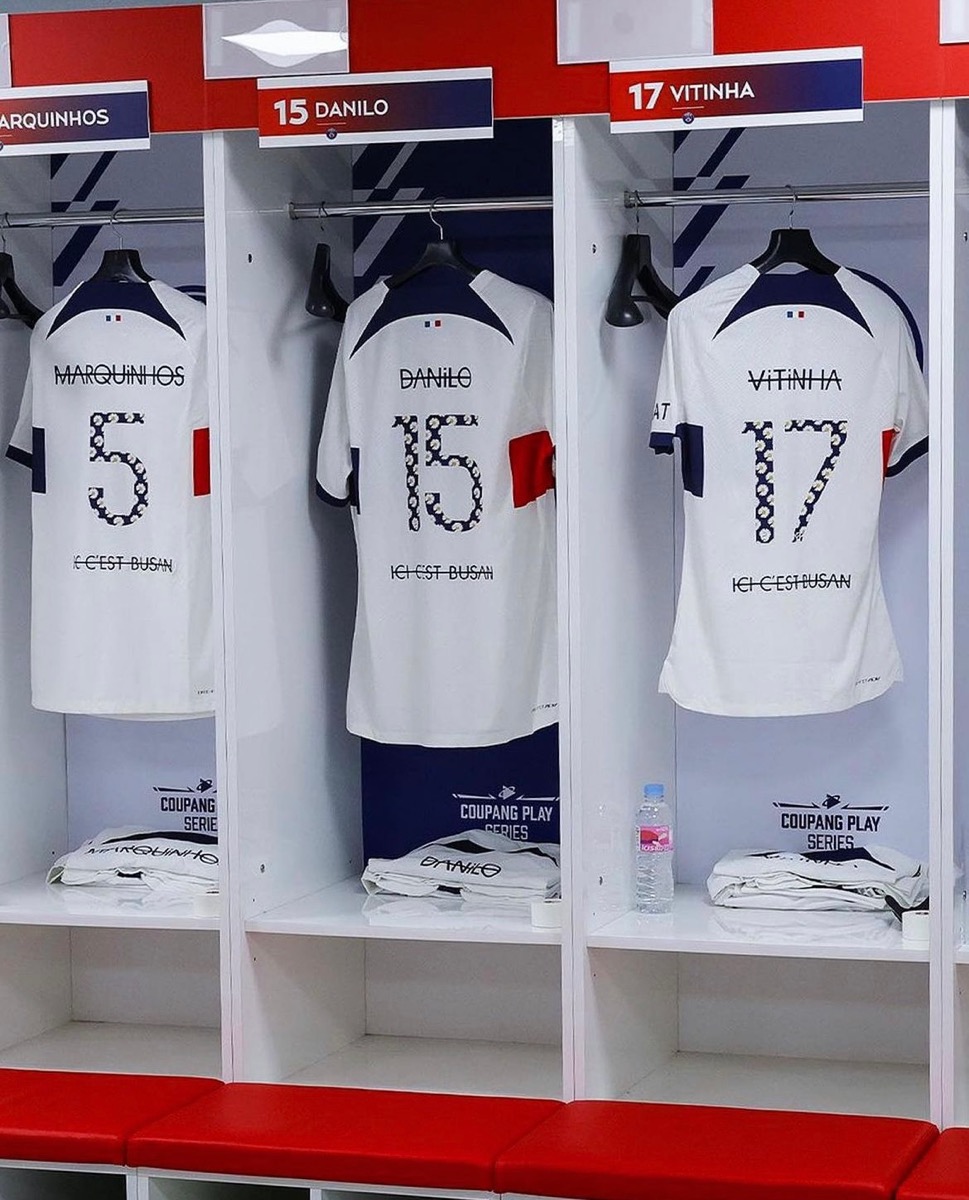 G-DRAGONが PSG × PEACEMINUSONE によるコラボユニフォームを制作