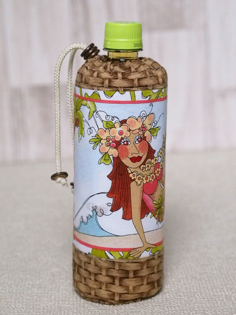 ロラライハリスの布で作ったトロピカルなペットボトルカバー