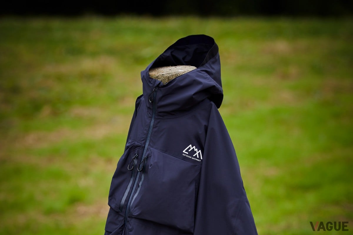 耐水透湿×防風×収納力のフルスペック！ 都会的な別注「シェル