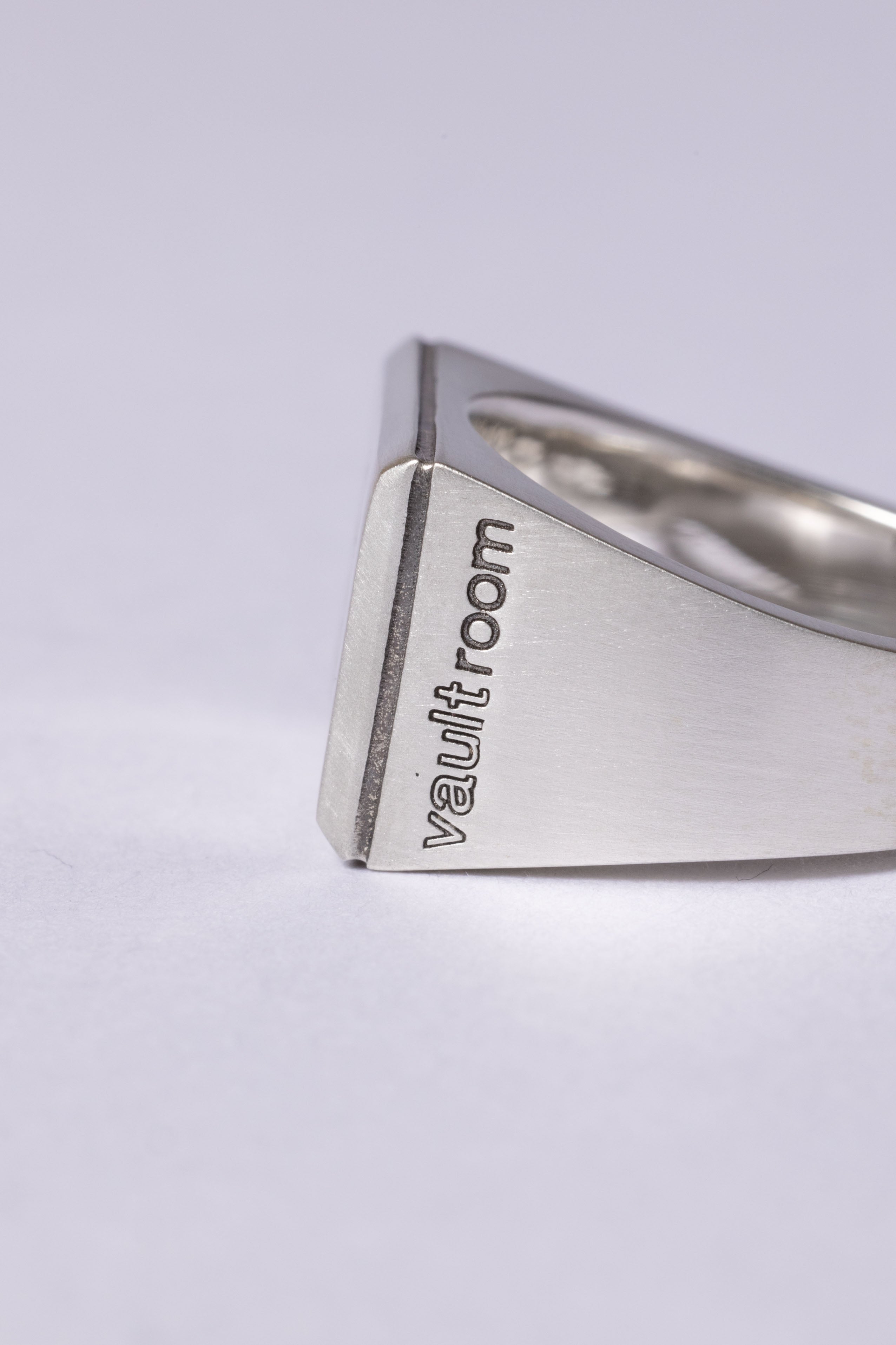 RECTANGLE RING – VAULTROOM