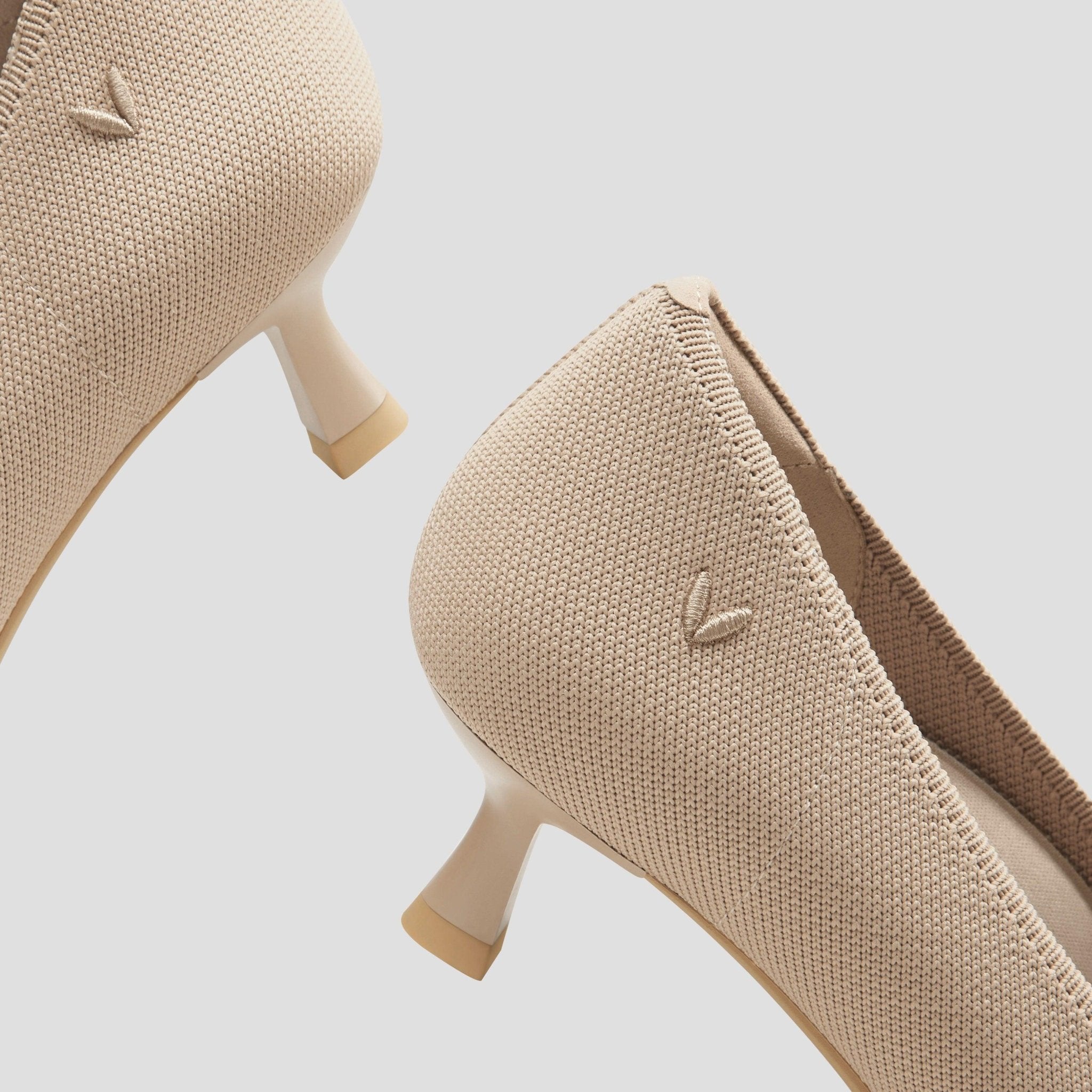 Scarlett] ポインテッドトゥ キトゥンヒール パンプス – VIVAIA JAPAN