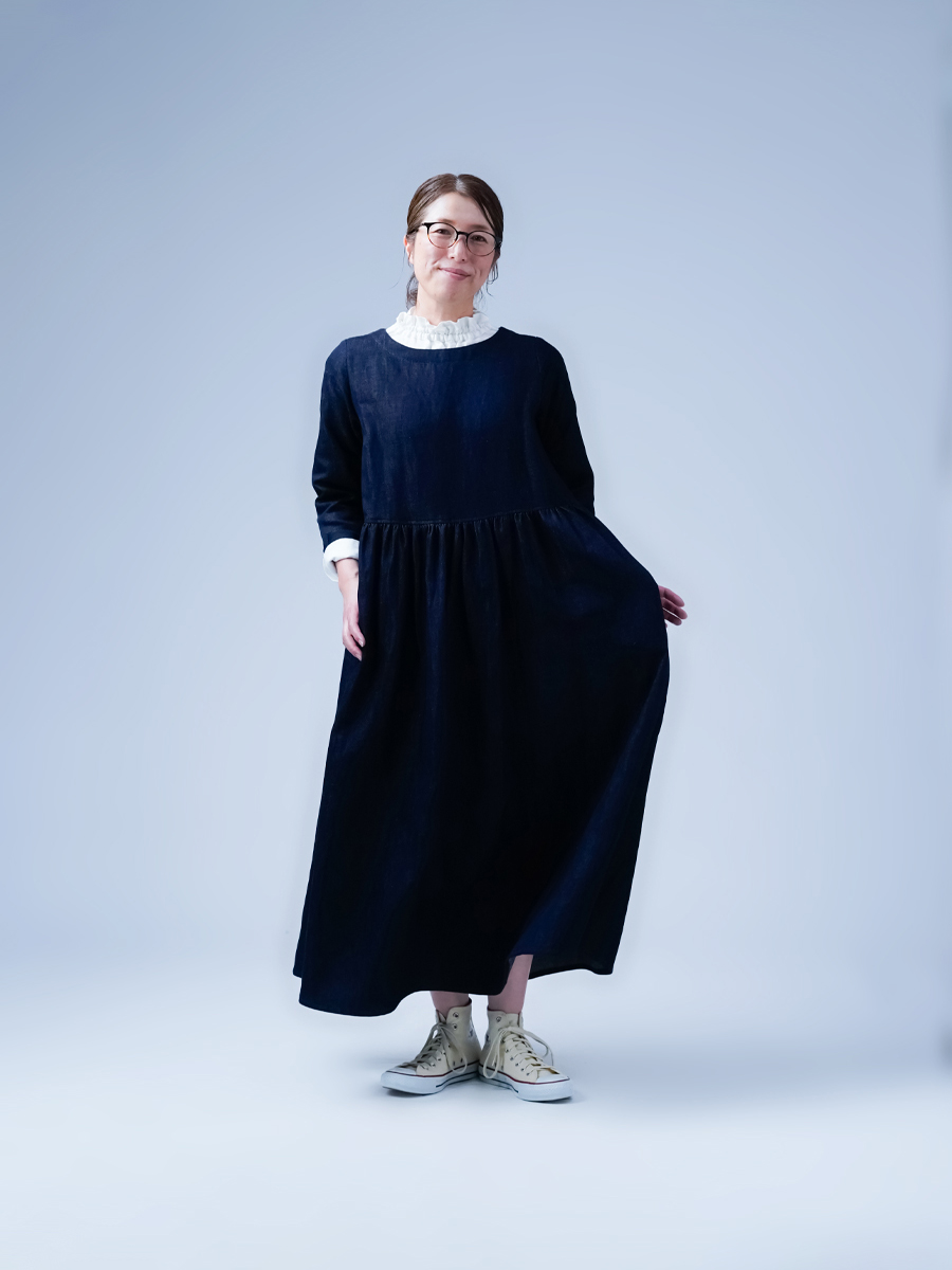 リネンデニムワンピース】歩くとフワッと広がる ギャザードレス