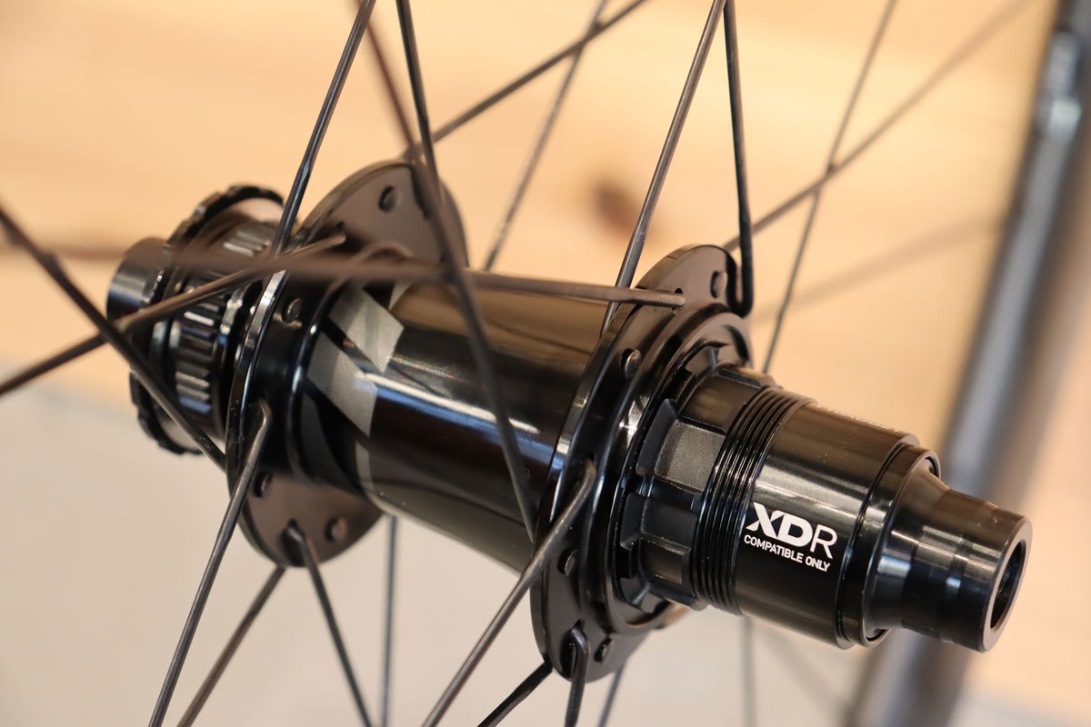 ジップ ZIPP 303S Disc フックレス カーボン クリンチャー