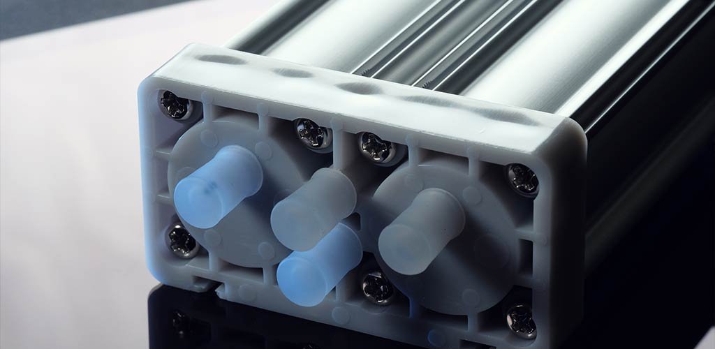 世界初、持ち運べる高濃度酸素発生器独自吸着ポンプと脱着カートリッジ