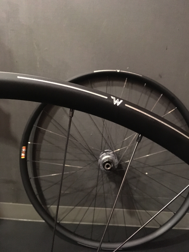 White Industries G25A 650b - whoo bicycles