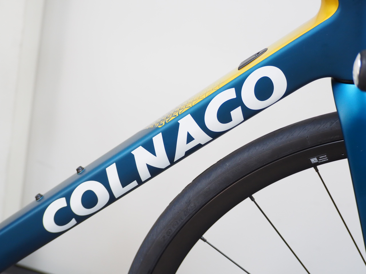 COLNAGO(コルナゴ) V3 105 Di2完成車 アウトレット(元試乗車