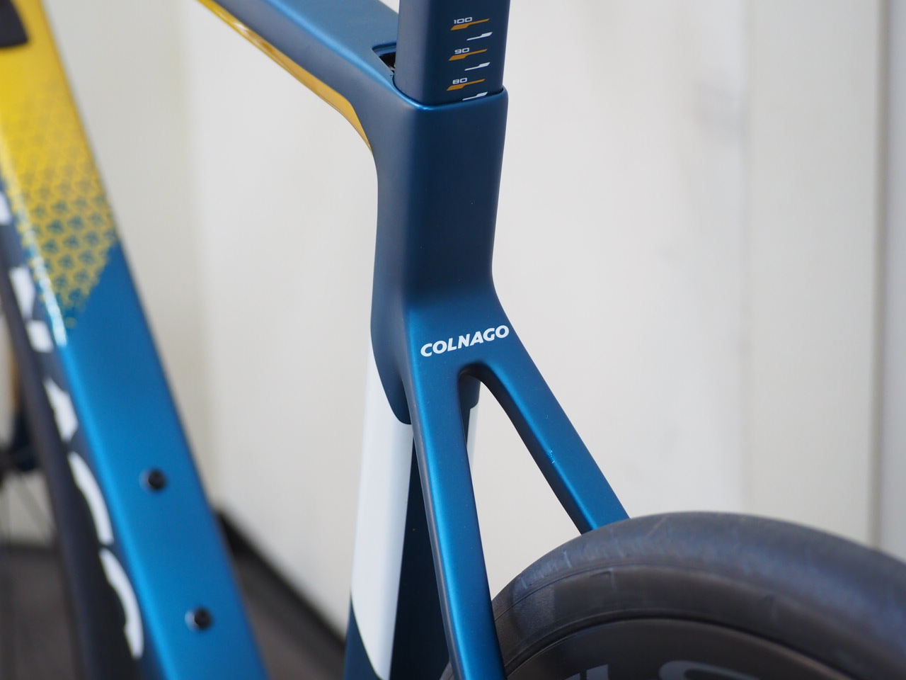 COLNAGO(コルナゴ) V3 105 Di2完成車 アウトレット(元試乗車