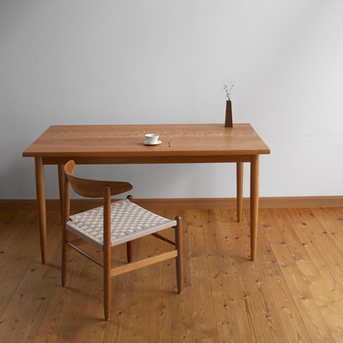 家具工房クラポ・ダイニングテーブル5267 丸テーパー脚のダイニング