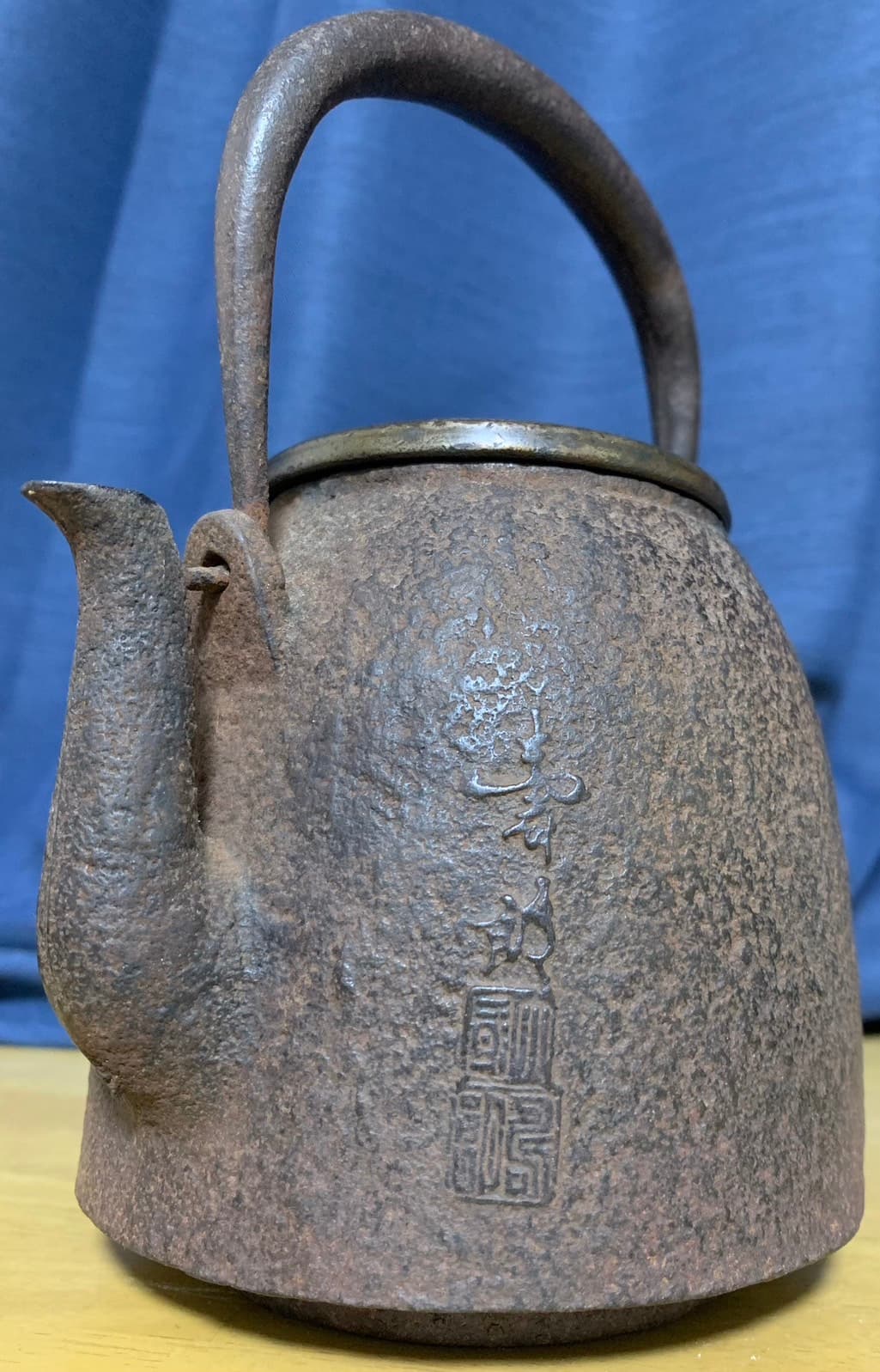 明治期大国鉄瓶 明治期大国寿朗蟹模様鉄瓶 明治期大国寿朗蟹模様鉄瓶