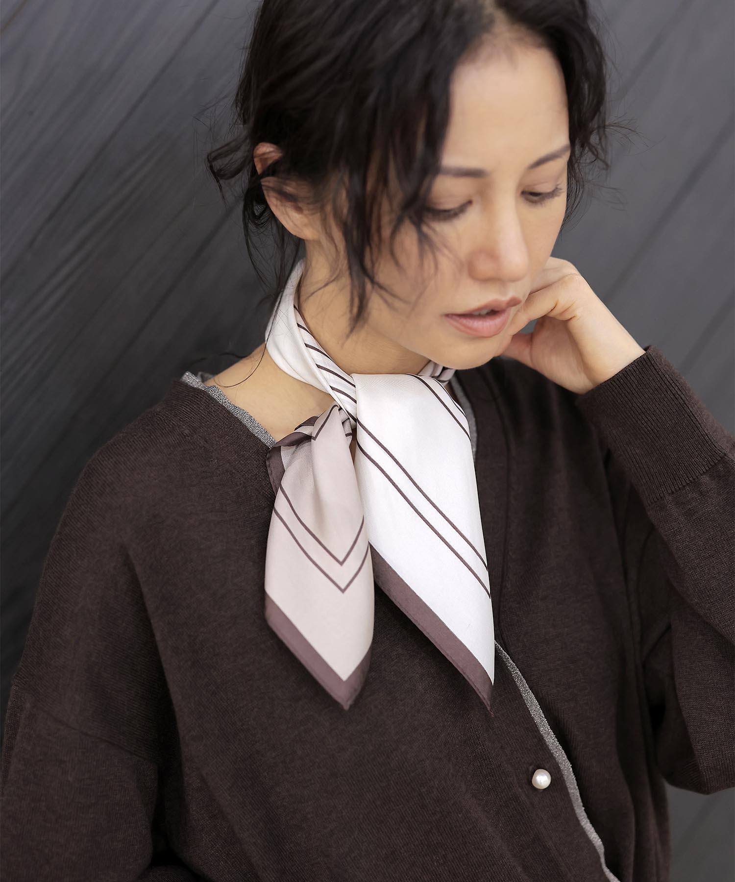 幾何ブロック柄スカーフ | AND ON JIONE STORE（アンドオン）ジオン