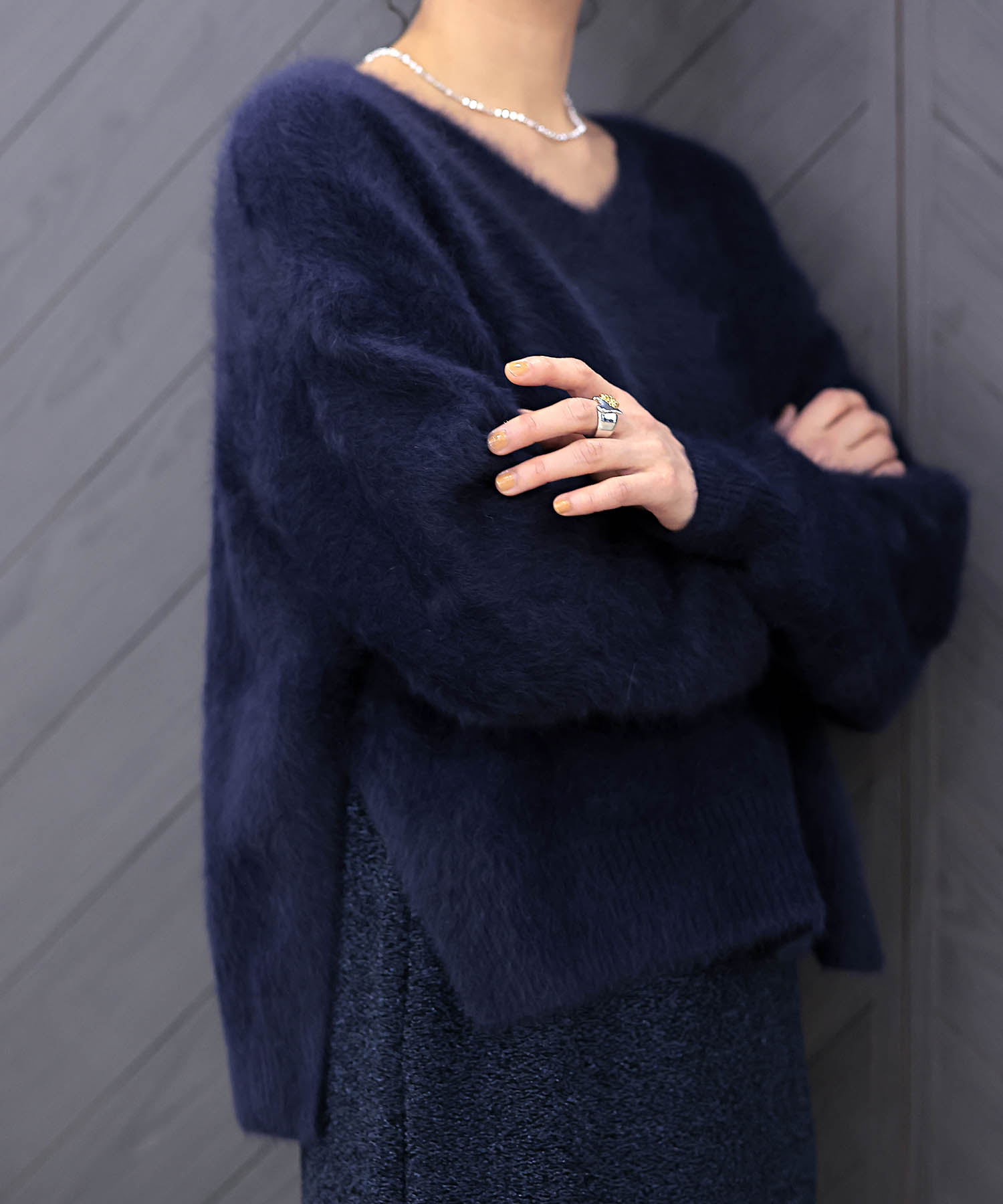 フォックスカシミヤ Vネックプルオーバー | AND ON JIONE STORE