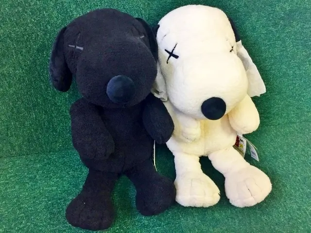 東京都 世田谷区にて ユニクロ×KAWS スヌーピー ぬいぐるみ 2体セット
