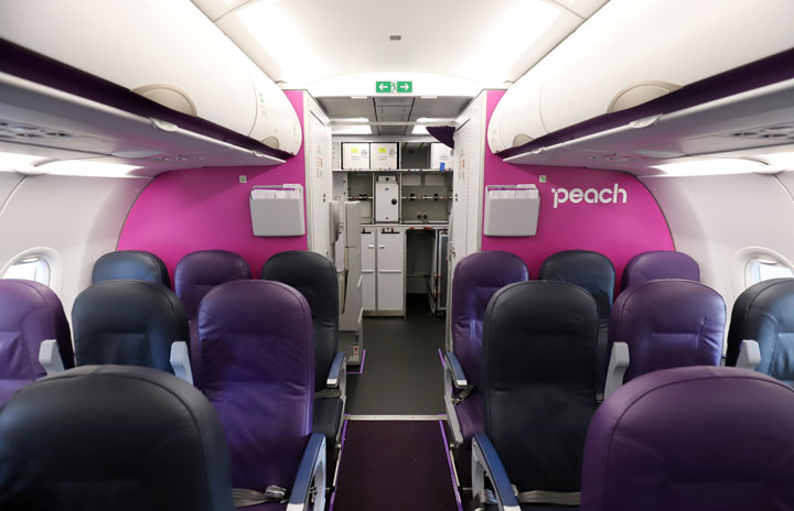 ピーチ、元バニラ改修初号機の機内公開 12機のA320を年度内刷新