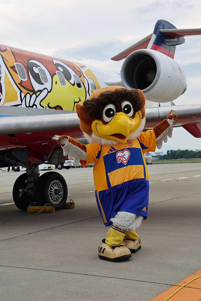 IBEX、ベガルタ仙台ジェット就航 仙台空港でお披露目