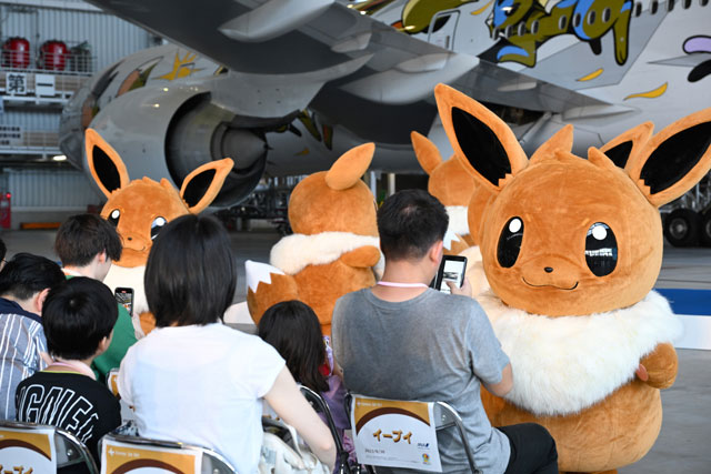 ANA、ポケモン「イーブイジェット」披露 8/31から国際線、777-300ERで5年間
