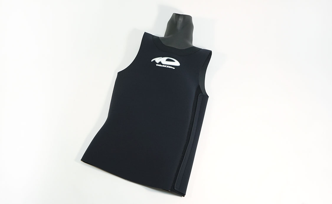 着るだけでセミドライスーツに変化する保温インナー「World Dive