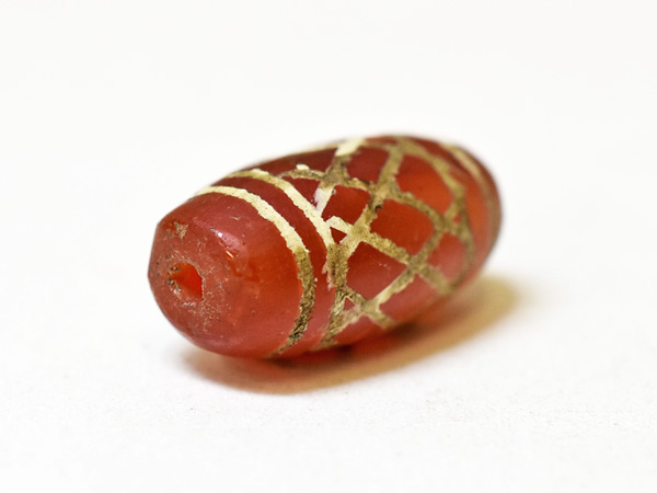 2405】古代エッチドカーネリアン格子紋様楕円型中玉A2,とんぼ玉,トンボ