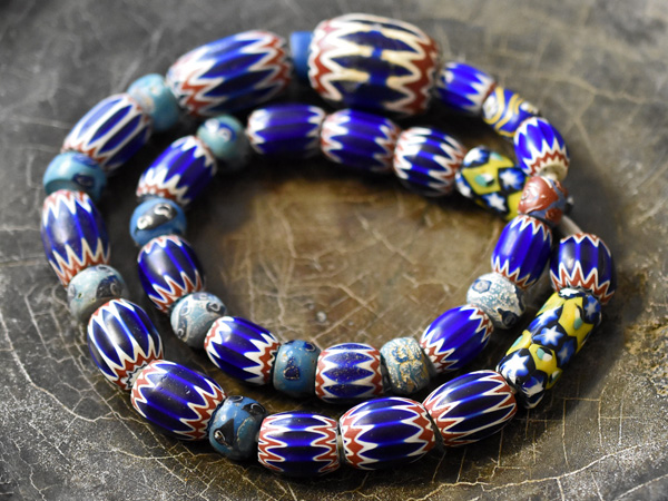 シェブロン玉（ばら、一連） カテゴリ商品一覧｜アンティークビーズ