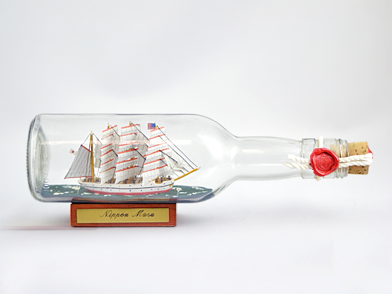 日本丸 ボトルシップ 700cc｜ガラス丸瓶に日本丸の精巧な帆船模型が