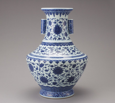 青花唐草文管耳瓶 せいか からくさもん かんじへい – 石井コレクション