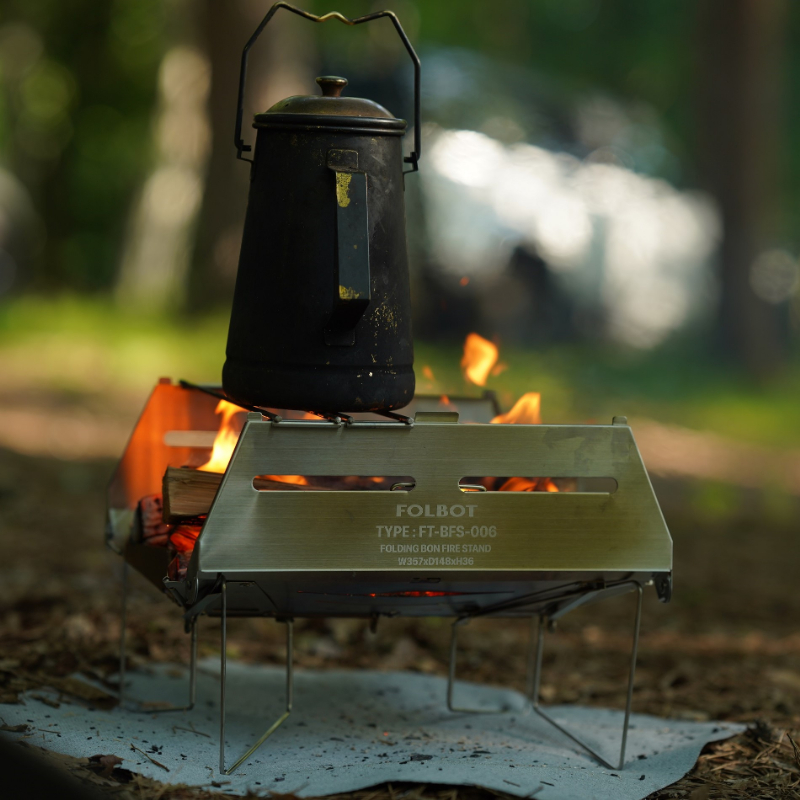 組み立てはわずか“5秒”！超コンパクトに持ち運びができる焚き火台が