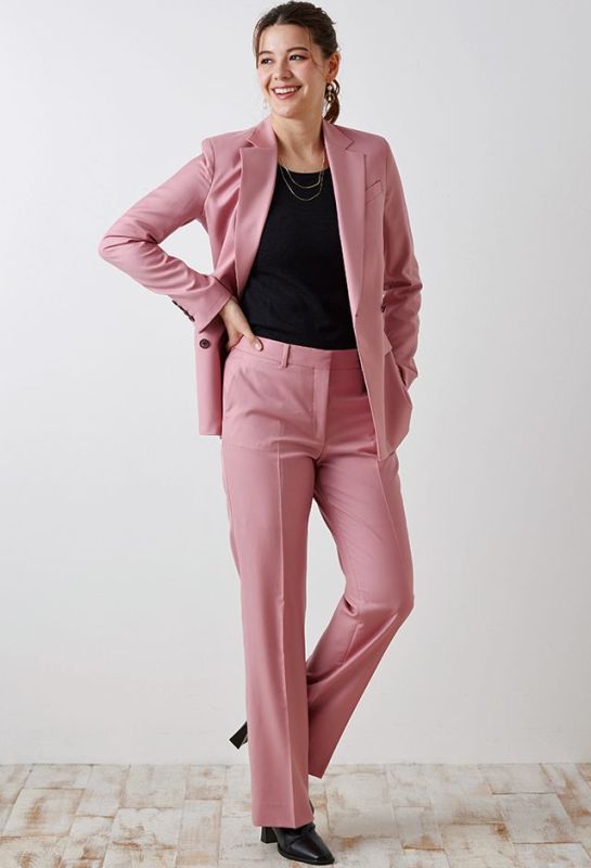 セミフレアパンツ(レディース)のオーダースーツ着こなし一覧｜オーダー