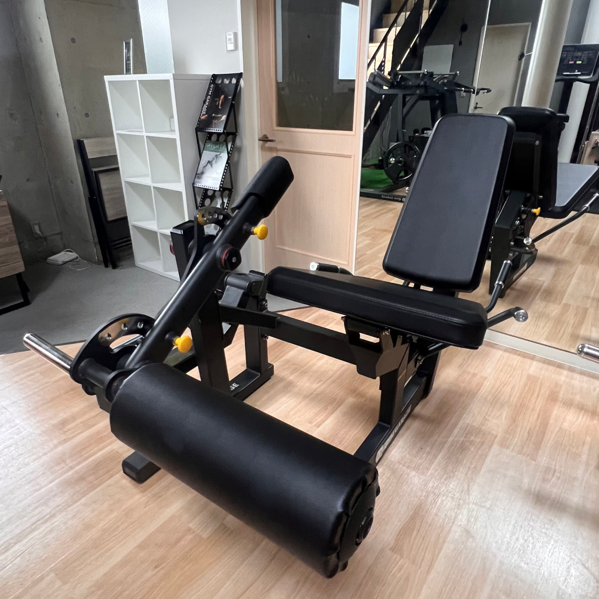 レッグエクステンション/レッグカール（プレートロード） GG-L23013