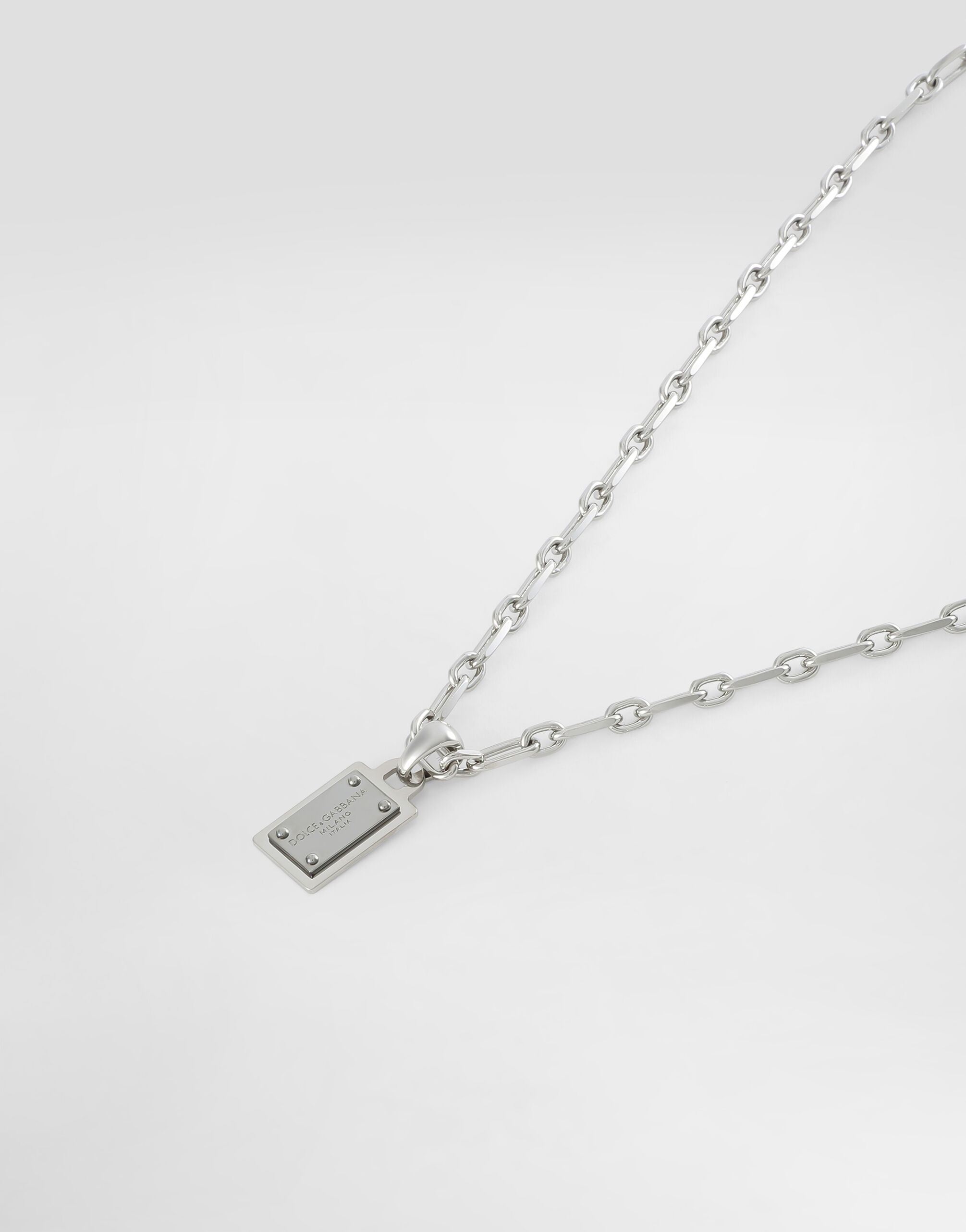 シルバーのメンズ ネックレス ドルチェ＆ガッバーナロゴプレート