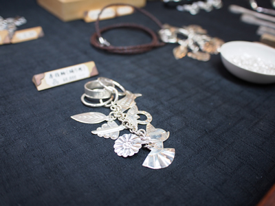 王朝時代の音を今に伝える 金細工またよし - 沖縄B級ポータル