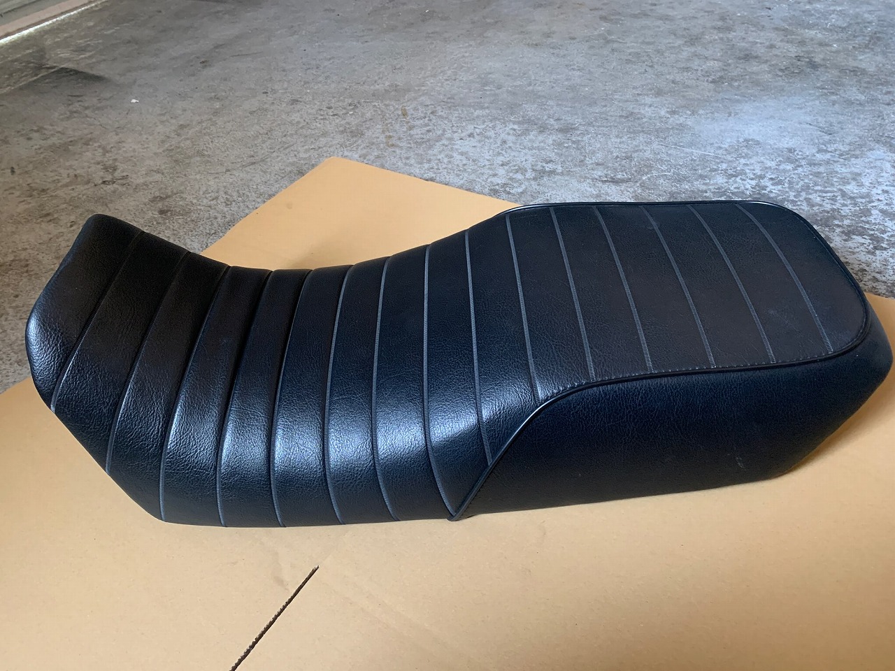 シート張替え GPZ900R - 夢がふっとつ！