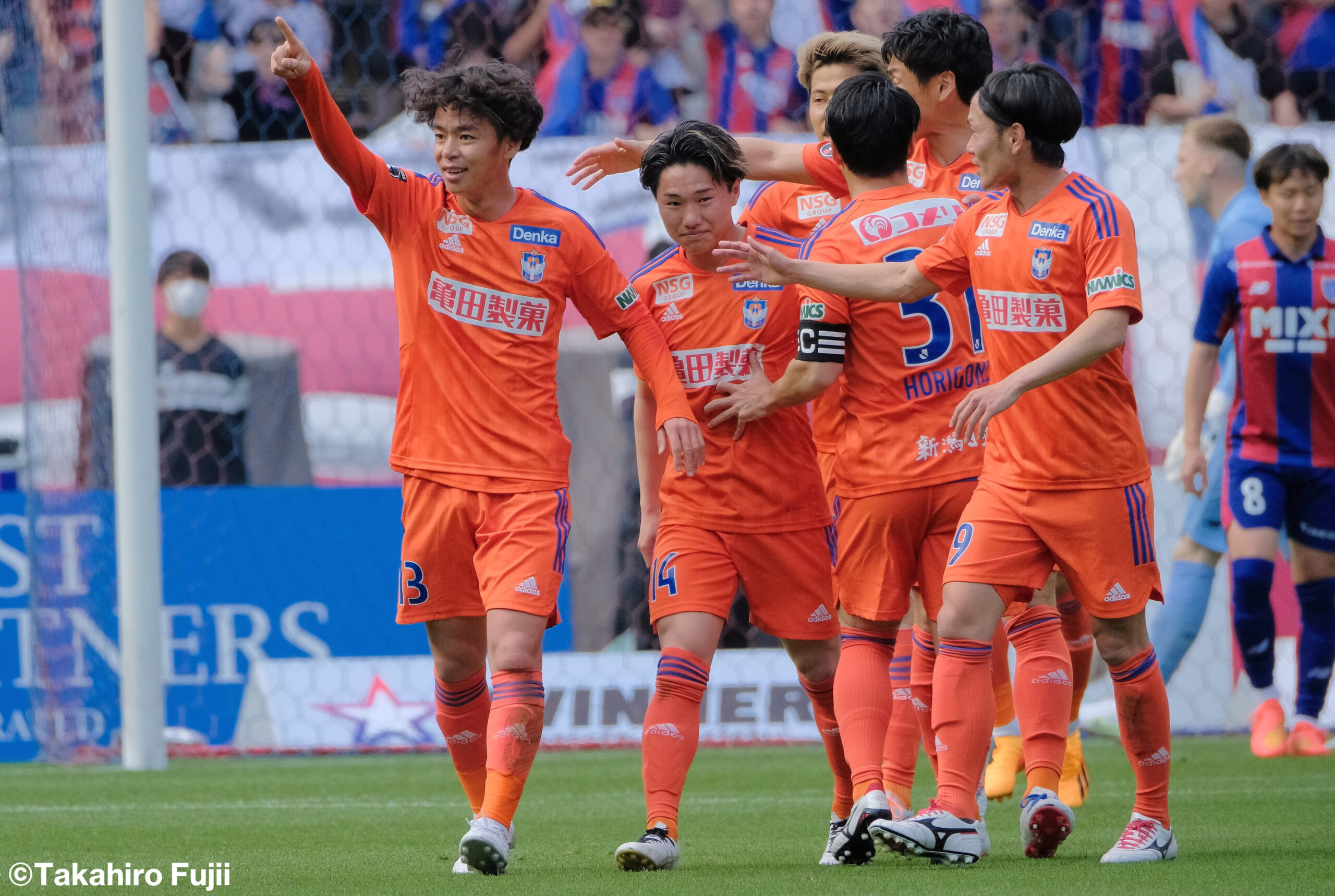 叫び続けた少年の声が象徴する熱狂。伊藤涼太郎がアルビレックス新潟に