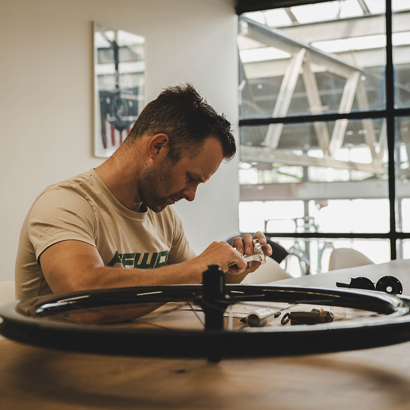 F6R フルカーボンクリンチャー - FFWDホイール