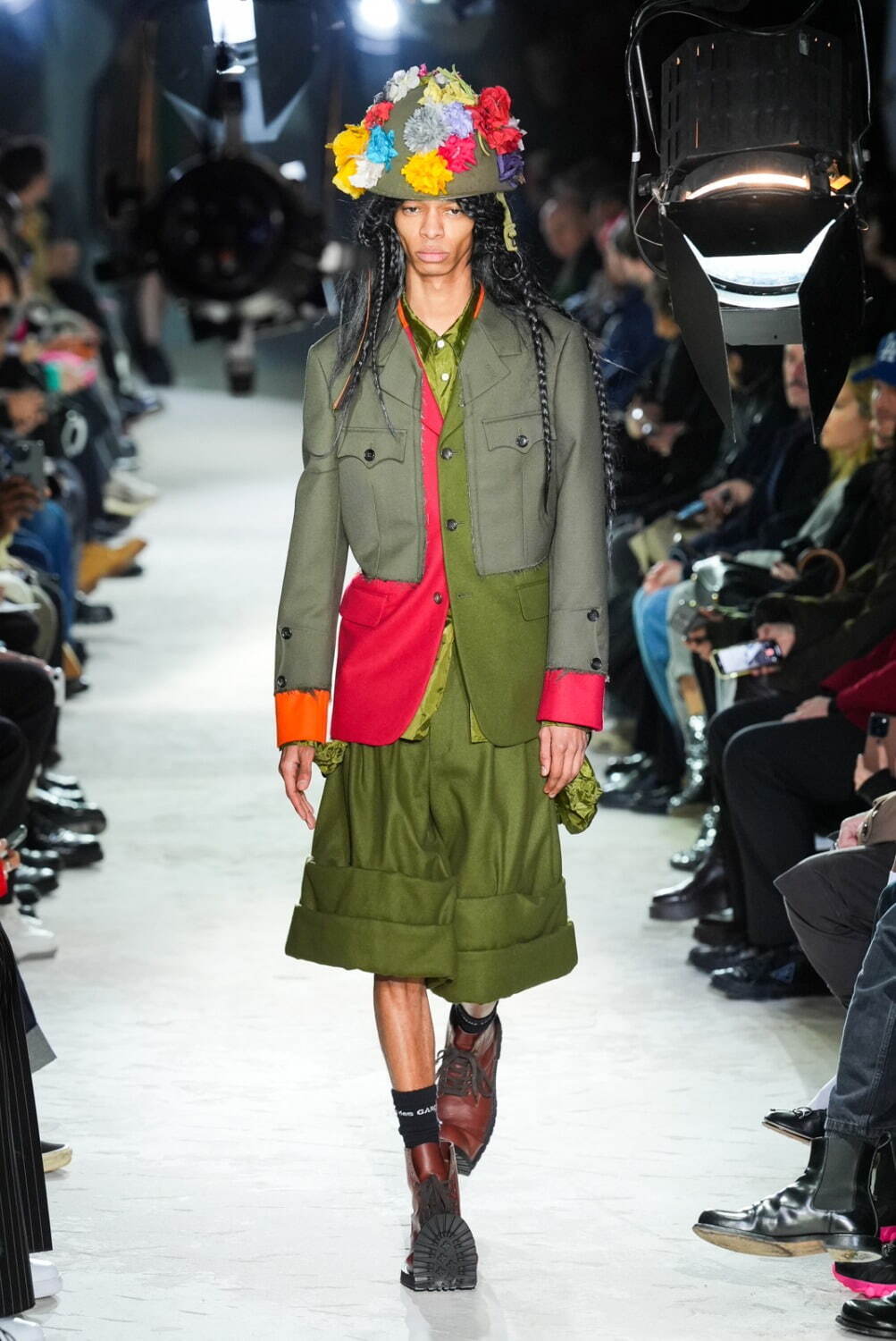 コム デ ギャルソン・オム プリュス 2025年秋冬コレクション - 砕かれ