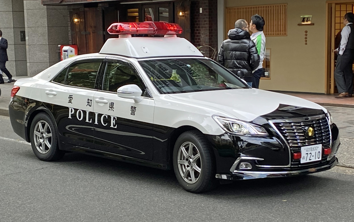 210系クラウンパトカー（無線警ら車）の値段