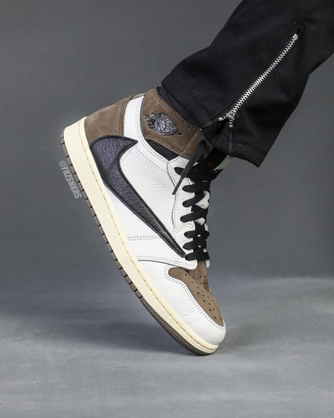 Travis Scott NIKE AIR JORDAN 1 HIGH OG “Reverse Mocha” (トラヴィス