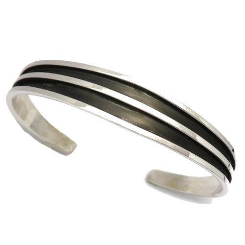 インディアンジュエリー Tom Hawk（トムホーク）作 シルバー