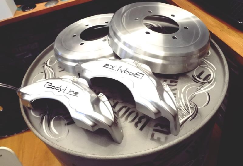 NV350キャラバン エクステリアキャリパーカバー＆ドラムカバーセット