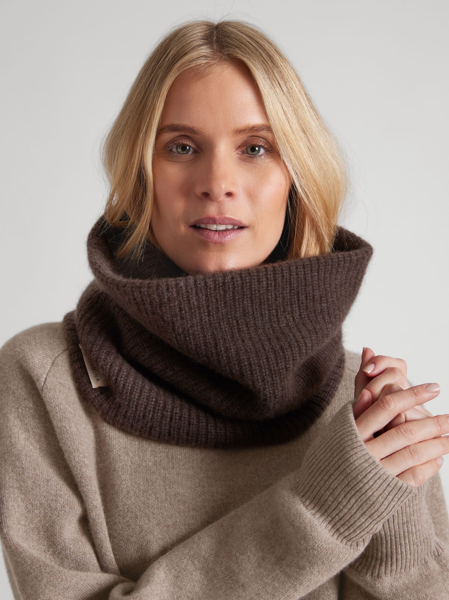 Cashmere snood 