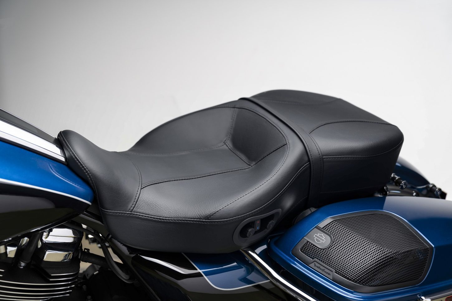 夏のツーリングを快適に、クーラーシートのご紹介 – ハーレー