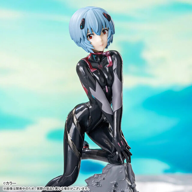 アスカのパイロットスーツに輝きが増す…！「エヴァ」メタリック塗装で