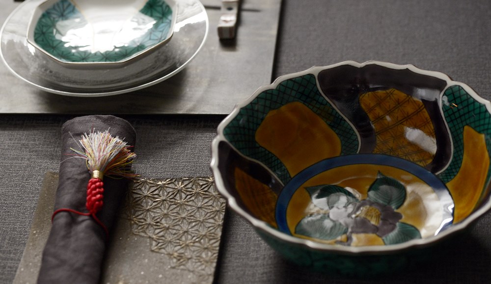 瑛生の器（九谷美陶園）｜吉田屋手椿文様大鉢 ｜作家の器と暮らす。IVORY