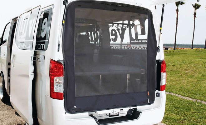 ドアを開けて快適な車中泊を！ユーアイビークル 虫除け防虫ネット