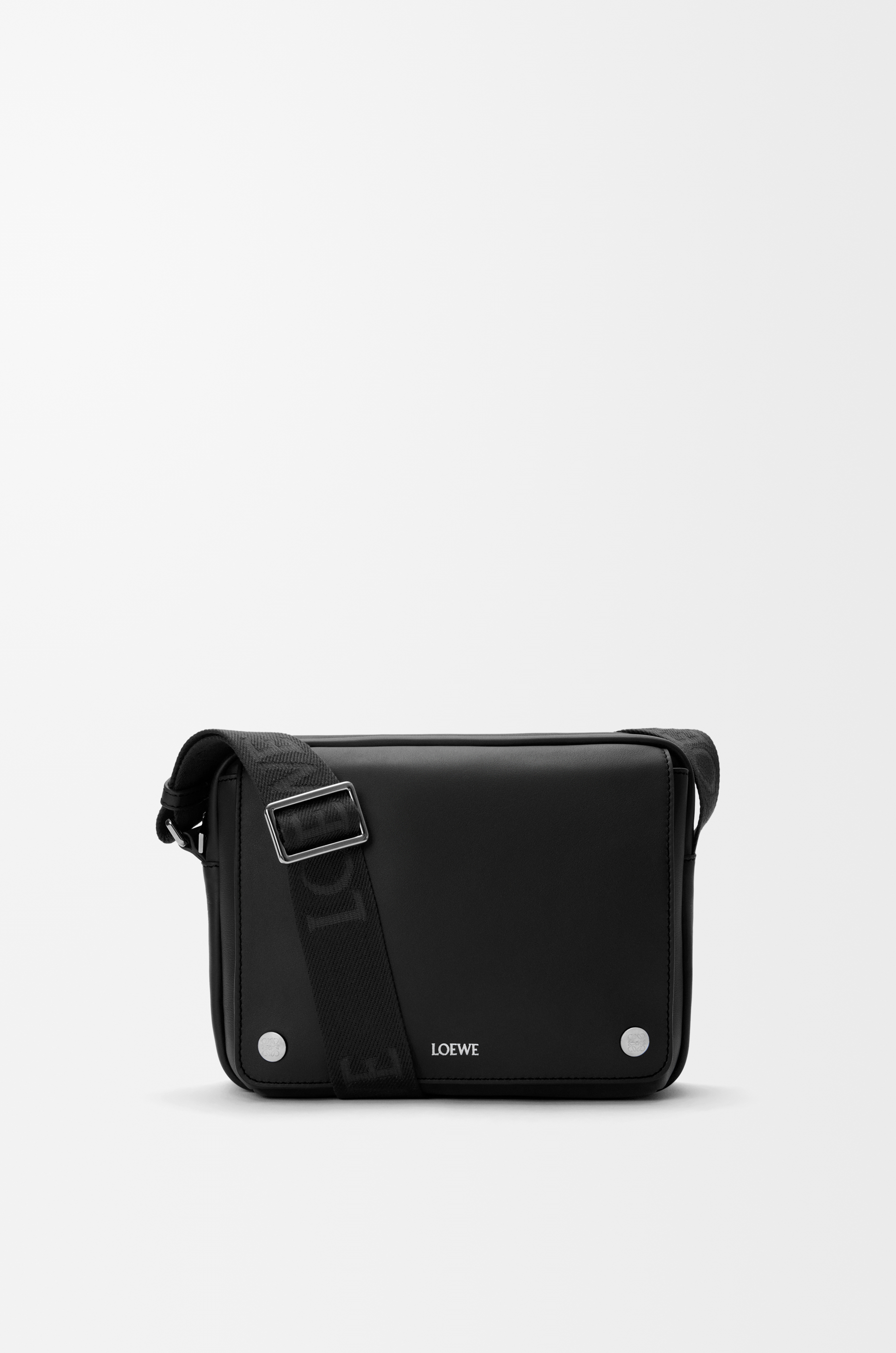 ペブル メッセンジャーバッグ ミディアム（スムースカーフ） ブラック